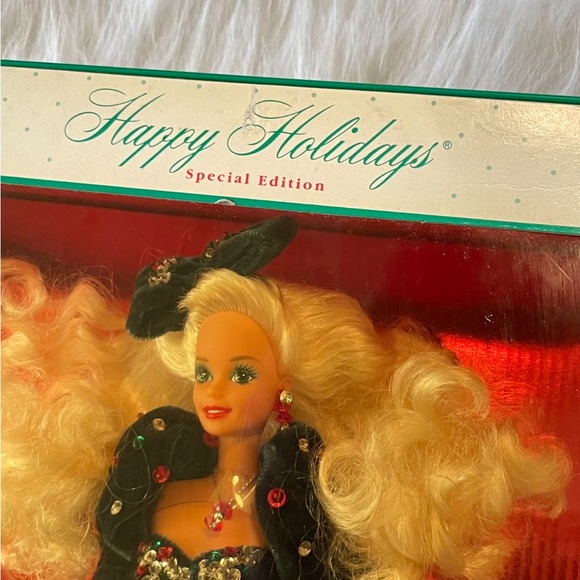 Barbie Special Edition Happy Holidays Collectors
Item - Picture 3 of 4